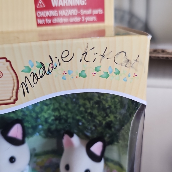 Calico Critters Tuxedo Cat Family Playset - Black, White, Pink, Blue - Picture 7 of 7